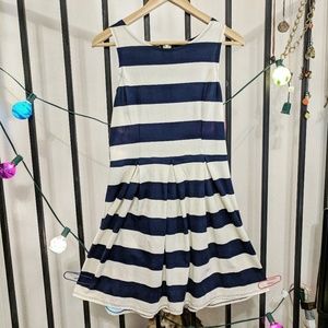 {SOLD}🌻 Pleated Wide Stripe Zip-up Dress